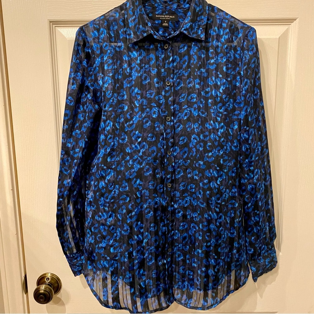 3/$25 Banana Republic Blue Leopard Blouse